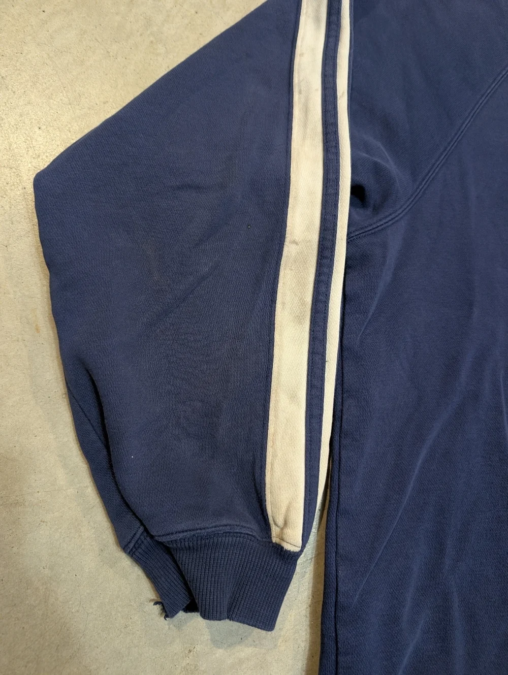 VTG 90s Adidas Men's L Navy Blue Logo Crewneck Sweatshirt Flaws